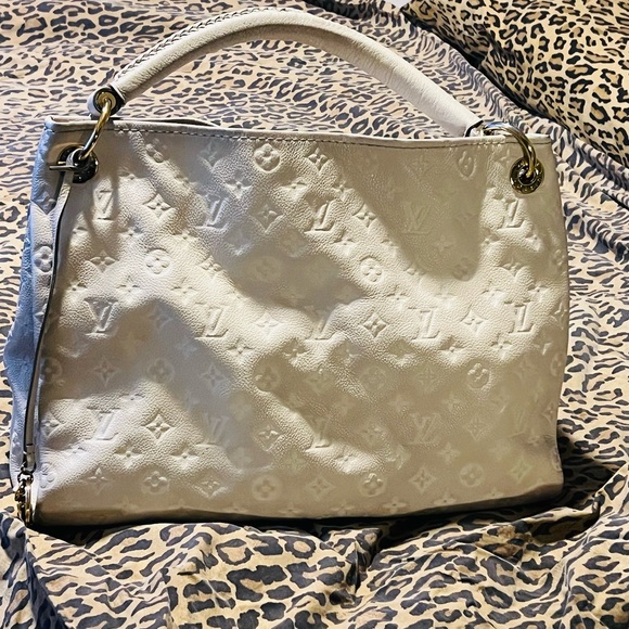 Louis Vuitton Artsy MM in White Monogram Empreinte leather - Picture 2 of 9